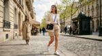 Le mois de mai sous la pluie : 6 tenues avec cette pièce ultra-tendance qui envahit les rues et vous fait paraître instantanément plus stylée (malgré le mauvais temps !)