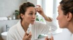 Rides d&rsquo;expression : ce nouveau peptide anti-âge affole TikTok, présenté comme « Botox en bouteille » mais les dermatos nuancent