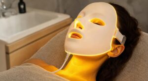 Après la lumière rouge, ce soin LED visage s&rsquo;impose pour les rougeurs des peaux sensibles (et vous auriez tort de l&rsquo;ignorer)