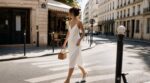Canicule en ville : cette tenue de fille française remplace short de sport et tongs et vous rend instantanément plus chic
