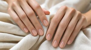 Ce look d&rsquo;ongles ultra sobre cartonne cet été : la manucure chic que tout le monde porte sans suivre les tendances
