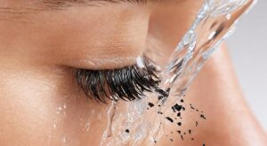 Ce mascara L’Oréal effet tubing tient 24 h sans coulure et pourrait enfin sauver les cils les plus plats avec un volume XXL