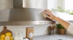 Ce mélange avec 2 ingrédients de cuisine a remplacé mes sprays dégraissants : vous continuez vraiment à les acheter ?