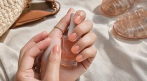 Ce vernis « jelly » est la manucure d’été la plus chic de 2026