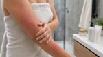 Ces 5 signaux sur votre peau prouvent que cette habitude d’hygiène du matin la détruit peu à peu (les dermatos s’inquiètent)
