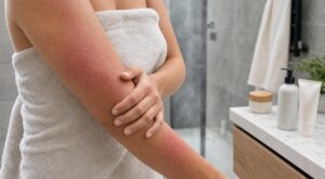 Ces 5 signaux sur votre peau prouvent que cette habitude d’hygiène du matin la détruit peu à peu (les dermatos s’inquiètent)