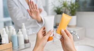 Cette habitude TikTok avec votre crème SPF inquiète les dermatologues : ce qu&rsquo;elle fait vraiment à votre peau au soleil