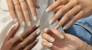 Cette nouvelle couleur de vernis pastel devient déjà la star de l’été 2026 et illumine les carnations (vous allez craquer)