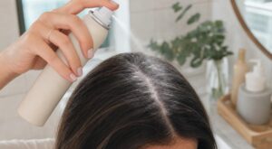 Cheveux gras : ce produit capillaire mal-aimé explose de 387 % et change tout pour votre cuir chevelu (attention à l’abus)