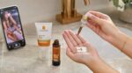 « On dirait que je reviens de vacances ! » : cette crème solaire est mon astuce bronzage express