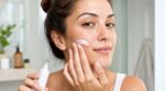 « Je me suis enfin débarrassée de mes taches d’acné » : ce soin La Roche-Posay en pharmacie que les peaux fragilisées attendaient