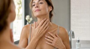 « On me demande comment j’ai inversé le temps » : ce soin pro-âge The Ordinary raffermit l’ovale après 30 ans sans piqûres