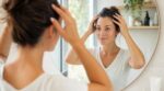 Visage fatigué au réveil : ce rituel de 3 minutes inspiré de l’acupression offre un effet botox sans aiguilles