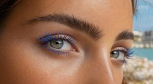 Vous mettez encore du mascara noir ? Cette couleur sur les cils évite l&rsquo;effet fatigué et illumine tout le visage cet été 2026