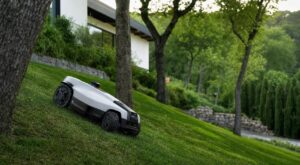 Ce robot tout-terrain de Roborock à plus de 2 600 € promet de dompter les jardins en pente… faut-il vraiment craquer ?