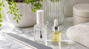 Cette routine en 3 gestes d’une manucure de célébrités promet des ongles longs et résistants si les vôtres cassent au moindre choc