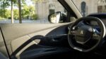 Coup de soleil en voiture : ce détail négligé dans l’habitacle laisse passer bien plus de rayons UV que vous ne l’imaginez