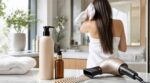 Ce geste vu sur Instagram transforme ce produit du quotidien en soin pro (et donne cet effet sortie de chez le coiffeur)