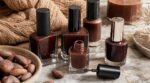 Cette nouvelle couleur d’ongles d’automne imposée par Anne Hathaway : 5 idées pour copier son look coordonné dès maintenant
