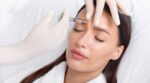 Bye bye les injections dans le front : ce soin japonais à moins de 11 € promet de lisser vos rides profondes