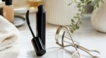 Si vos cils retombent malgré le recourbe-cils, ce mascara Revlon noté excellent sur Beauté Test pourrait tout changer