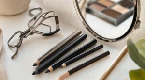 Après 40 ans ce geste maquillage au niveau de l'œil peut vous ajouter 10 ans, prévient une maquilleuse pro (et comment le corriger)