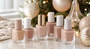 Cette manucure nude de noël 2026, vue 5 millions de fois sur instagram, pourrait remplacer tous vos vernis classiques cette année