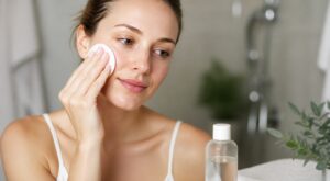 « Enfin un démaquillant qui ne tiraille plus » : l'eau micellaire à 11 € que les peaux sèches attendaient