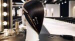 Fashion Week : ces looks cheveux ultra-brillants avec un détail bijou facile à copier vont balayer vos anciennes coiffures