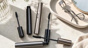 Marre des cils cartonnés au moindre make-up ? ces 10 produits les liftent en douceur pour un effet aussi naturel qu'un lash lift