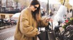 Je portais ce cabas quand j'étais ado, pourtant il revient à la mode 20 ans après pour l'automne