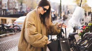 Je portais ce cabas quand j'étais ado, pourtant il revient à la mode 20 ans après pour l'automne